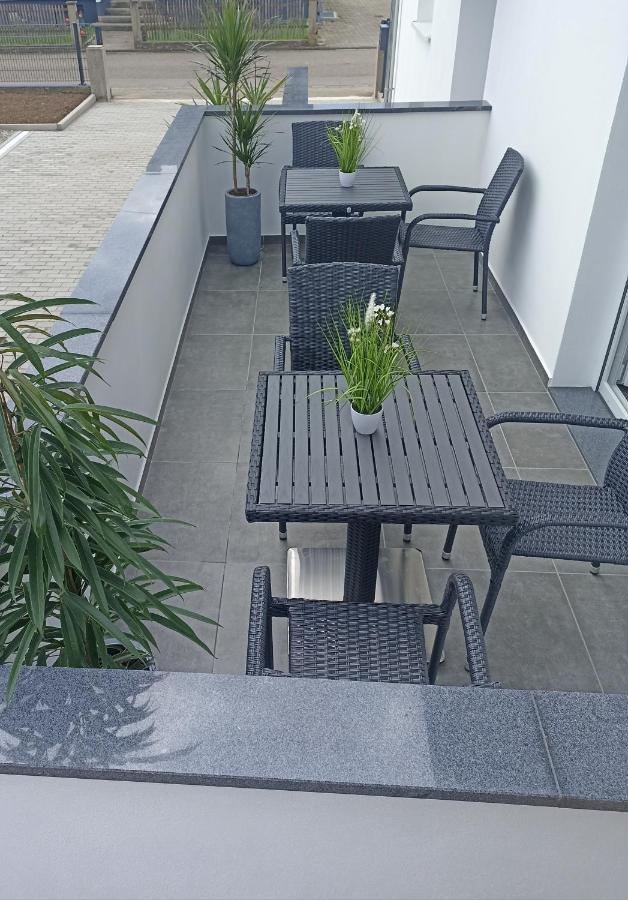 Ebs Paradies Rheinhausen Exteriér fotografie